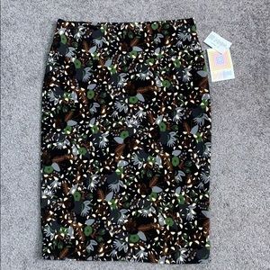 LuLaRoe multi-colored Cassie skirt size M NWT